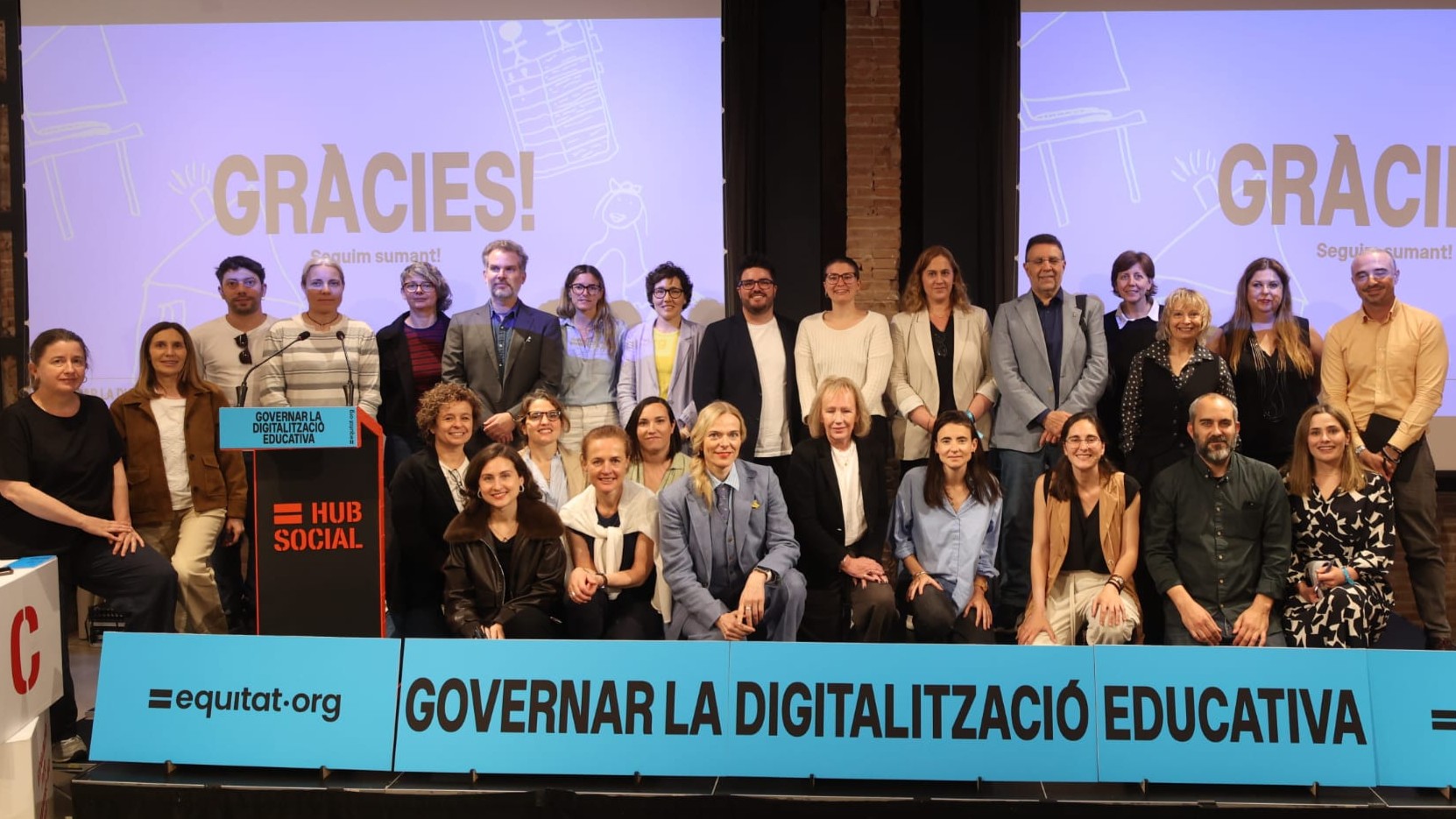 foto-familia-governar-la-digitalitzacio-educativa.jpeg